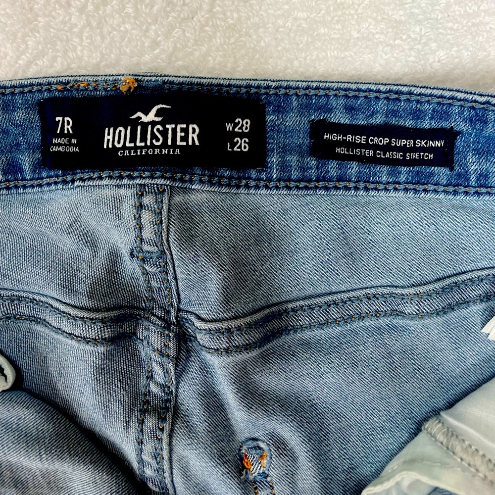 Hollister high rise crop super skinny 7R distressed light denim